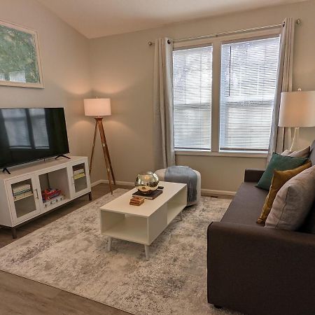 Contemporary 2-Bedroom Close To Downtown, Dining Eugene Esterno foto