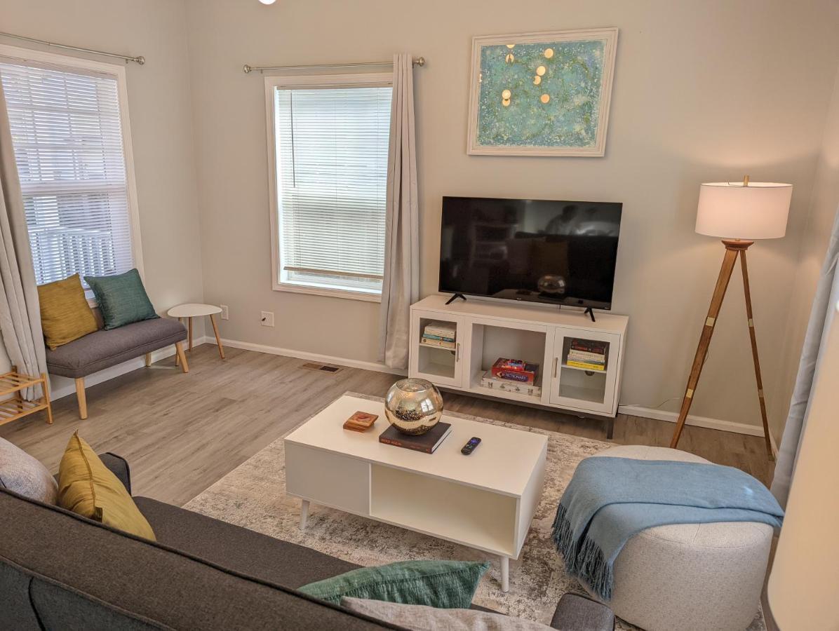 Contemporary 2-Bedroom Close To Downtown, Dining Eugene Esterno foto