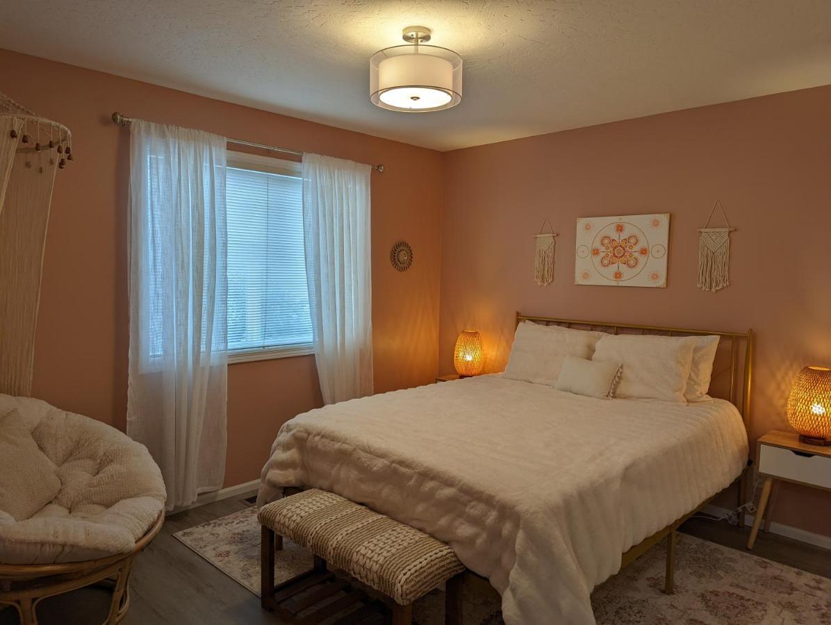 Contemporary 2-Bedroom Close To Downtown, Dining Eugene Esterno foto