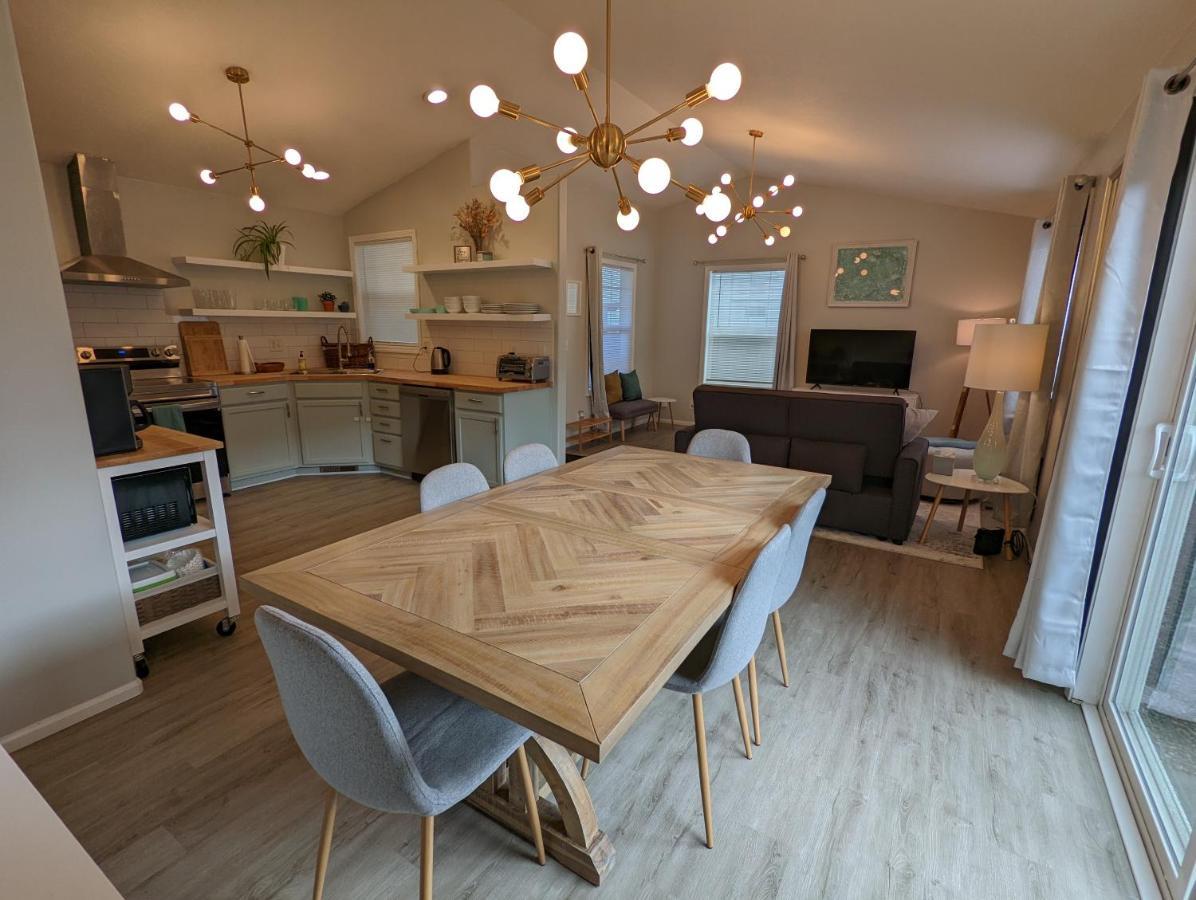 Contemporary 2-Bedroom Close To Downtown, Dining Eugene Esterno foto