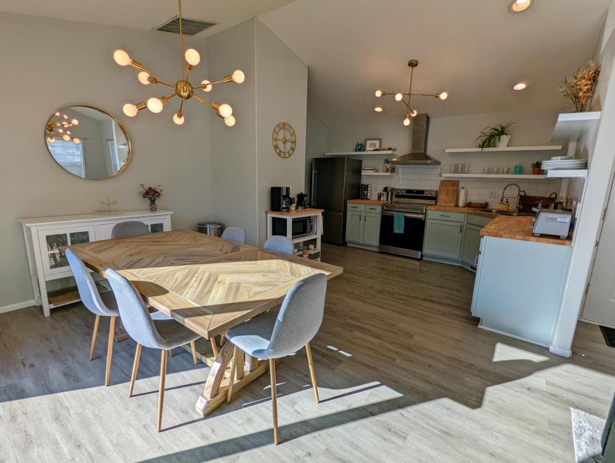 Contemporary 2-Bedroom Close To Downtown, Dining Eugene Esterno foto