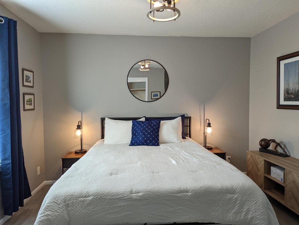 Contemporary 2-Bedroom Close To Downtown, Dining Eugene Esterno foto