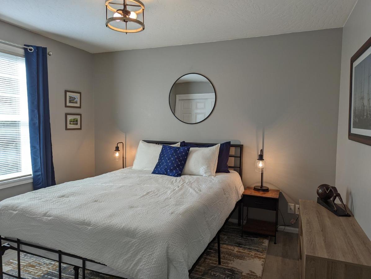 Contemporary 2-Bedroom Close To Downtown, Dining Eugene Esterno foto