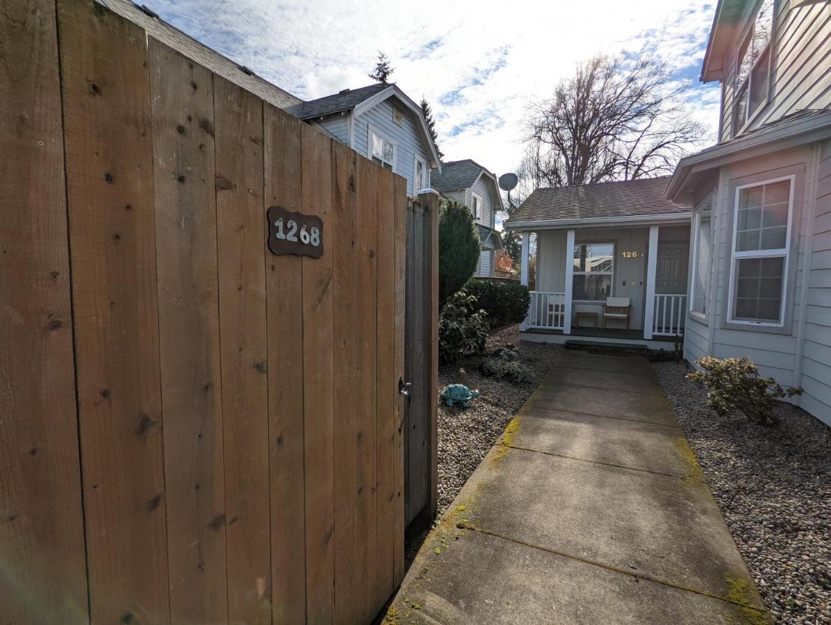 Contemporary 2-Bedroom Close To Downtown, Dining Eugene Esterno foto