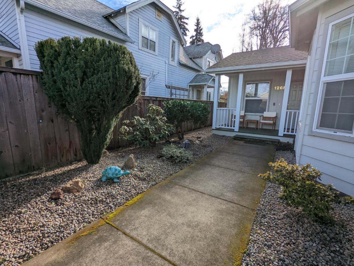 Contemporary 2-Bedroom Close To Downtown, Dining Eugene Esterno foto