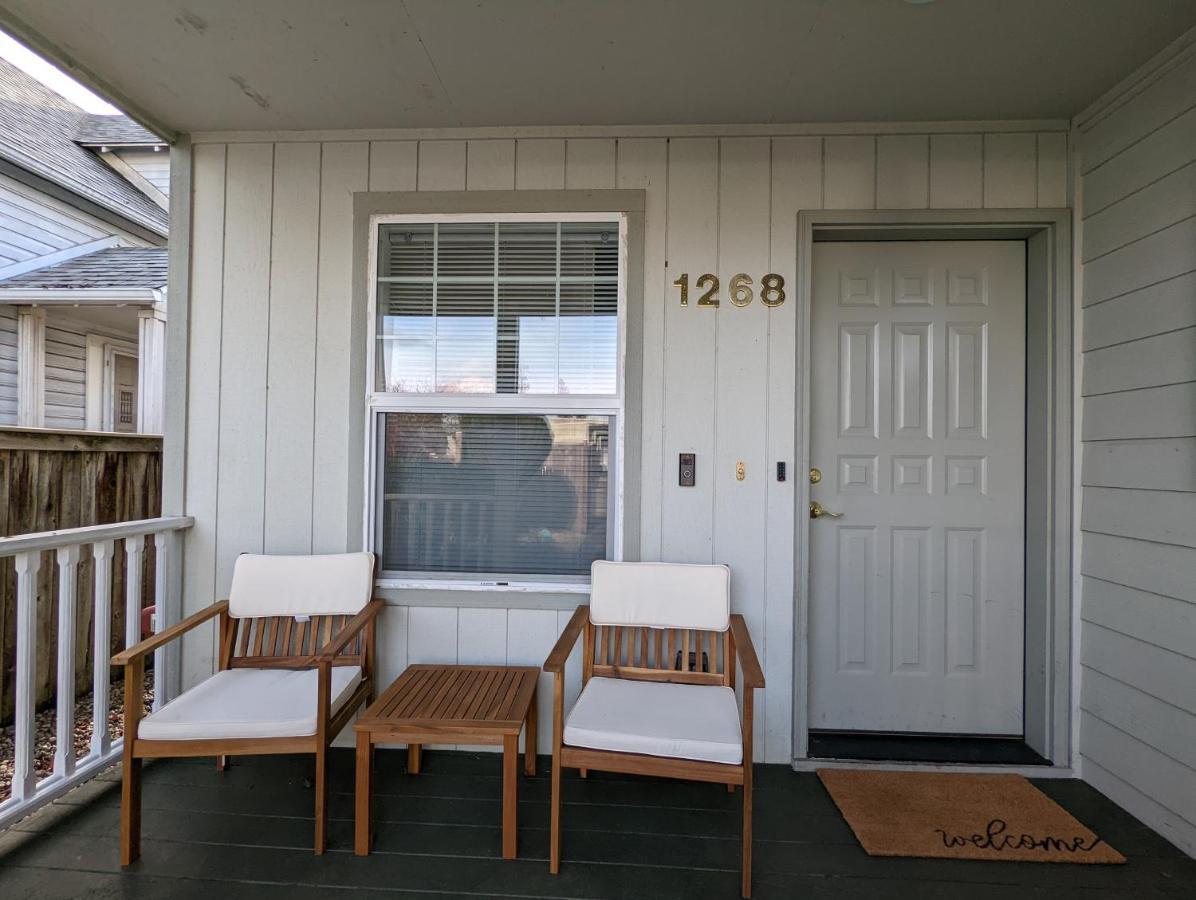 Contemporary 2-Bedroom Close To Downtown, Dining Eugene Esterno foto